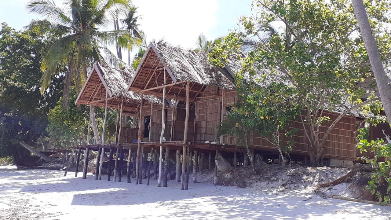 Erens Guest House Waisai Esterno foto